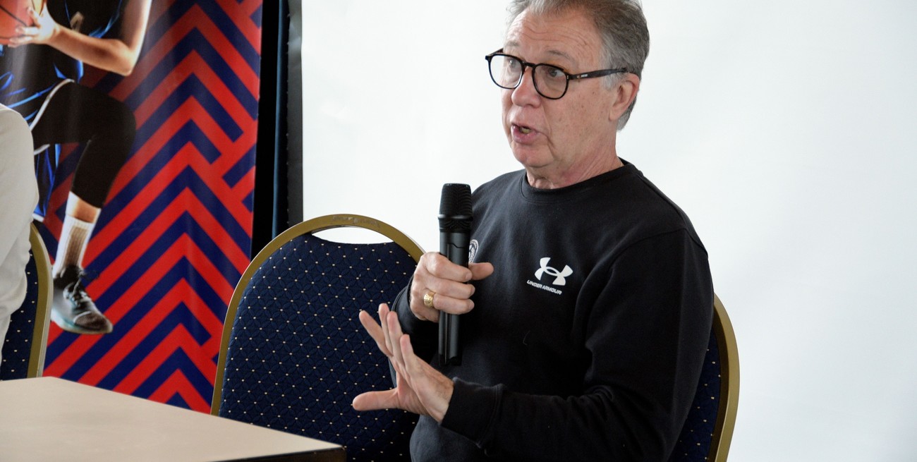 Rubén Magnano dejó enseñanzas sobre liderazgo y trabajo en equipo en su visita a Santa Fe