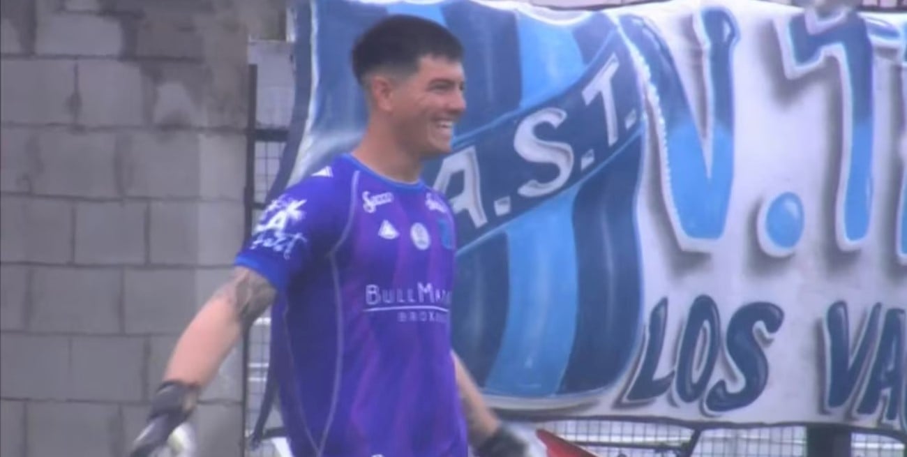 De arco a arco: un arquero ex Colón le metió un golazo a Gimnasia de Jujuy