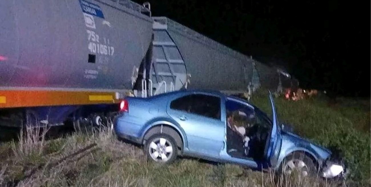 Tren y automóvil chocaron en un cruce ferroviario de Esteban Rams