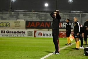 Medrán en la tarde inestable de Caseros, el año pasado. Fue uno de los partidos que le tocó dirigir a un equipo muy maltrecho. Foto Juan Foglia
