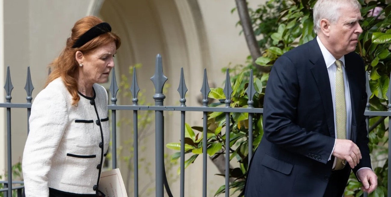 Carlos III se despega del caso Epstein y pide a los duques de York que se mantengan “invisibles”