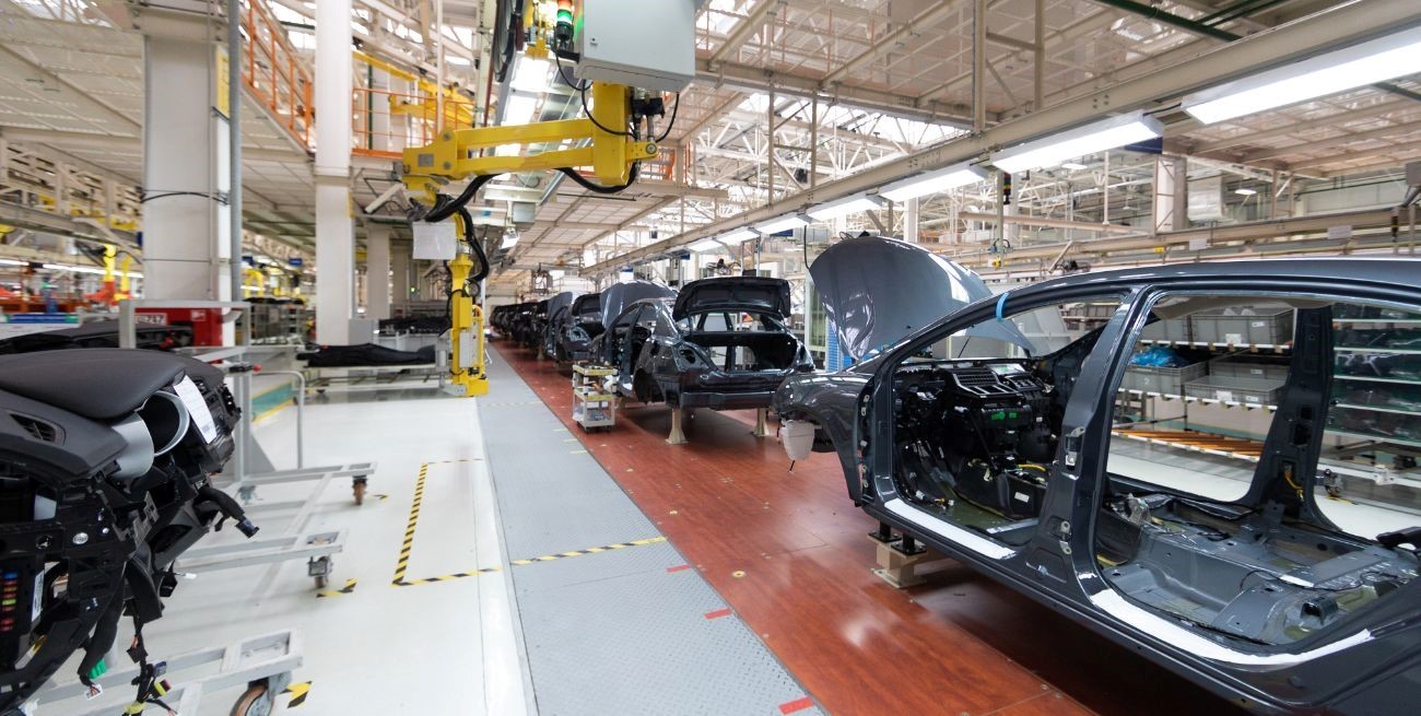 Se interrumpió en agosto la caída mensual de la economía argentina