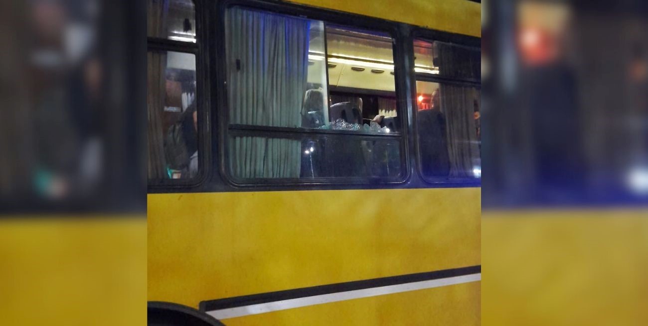 Colastiné Norte: apedrearon un colectivo y un pasajero resultó herido