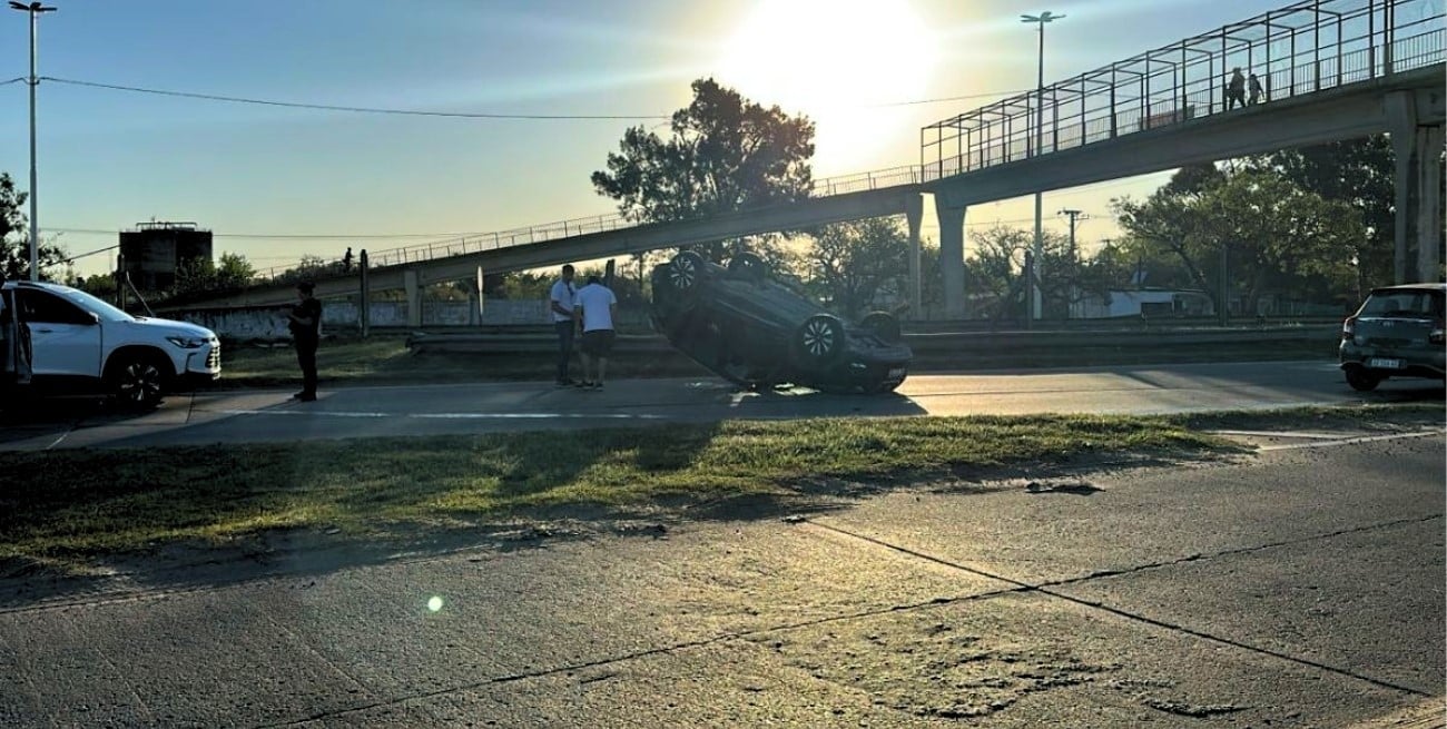 Accidente en Circunvalación Oeste: una mujer herida tras un violento vuelco