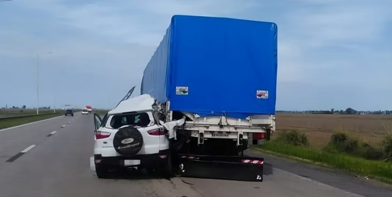 Choque fatal en autopista Córdoba-Rosario: murió una mujer y hay dos heridos