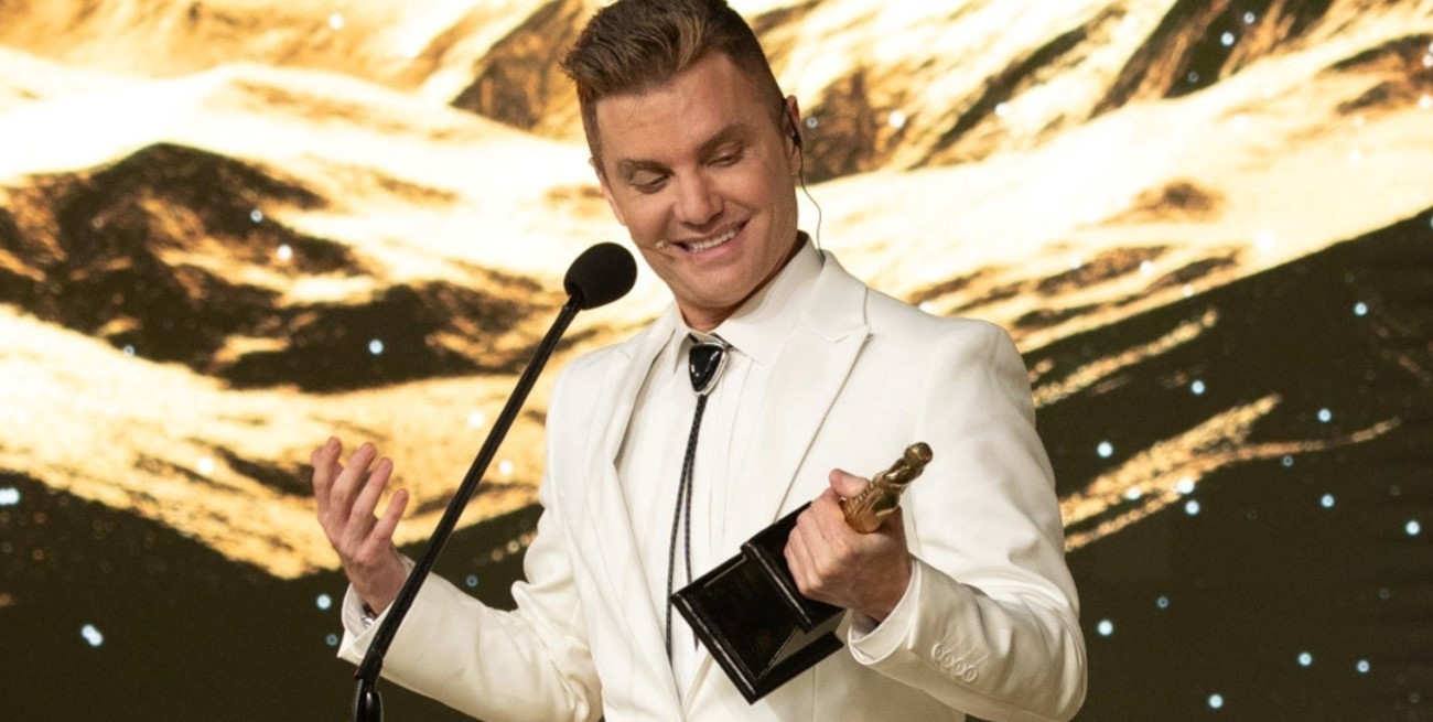 El insólito momento en que Santiago del Moro se dio a sí mismo el Martín Fierro de Oro