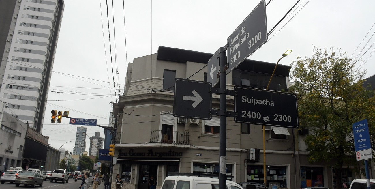 Ya se puede girar a la derecha desde Rivadavia a Suipacha