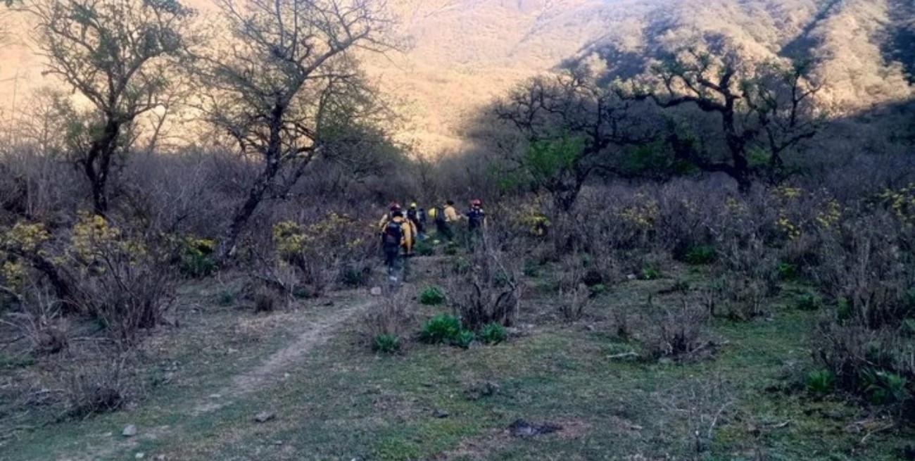 Un excursionista extraviado generó un incendio forestal al prender fuego para pedir ayuda en Jujuy