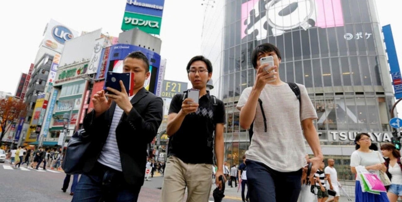 Una ciudad de Japón busca limitar el uso del celular a dos horas por día