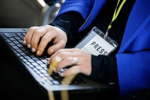 La simple publicación de una fe de erratas, el envío de un comunicado de prensa o la orden de publicar en un medio sin determinar las pautas comunicacionales, a menudo no resultan suficientes para contrarrestar el daño causado.