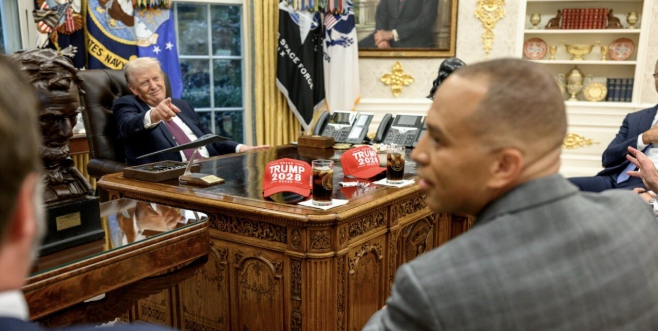 Donald Trump insiste con el concepto de un tercer mandato, prohibido por la Constitución