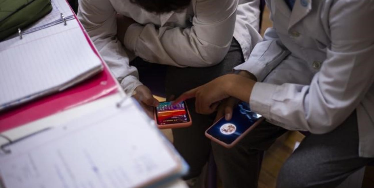 Inicia en Santa Fe un ciclo de diálogos para empezar a pensar la regulación de pantallas durante la niñez