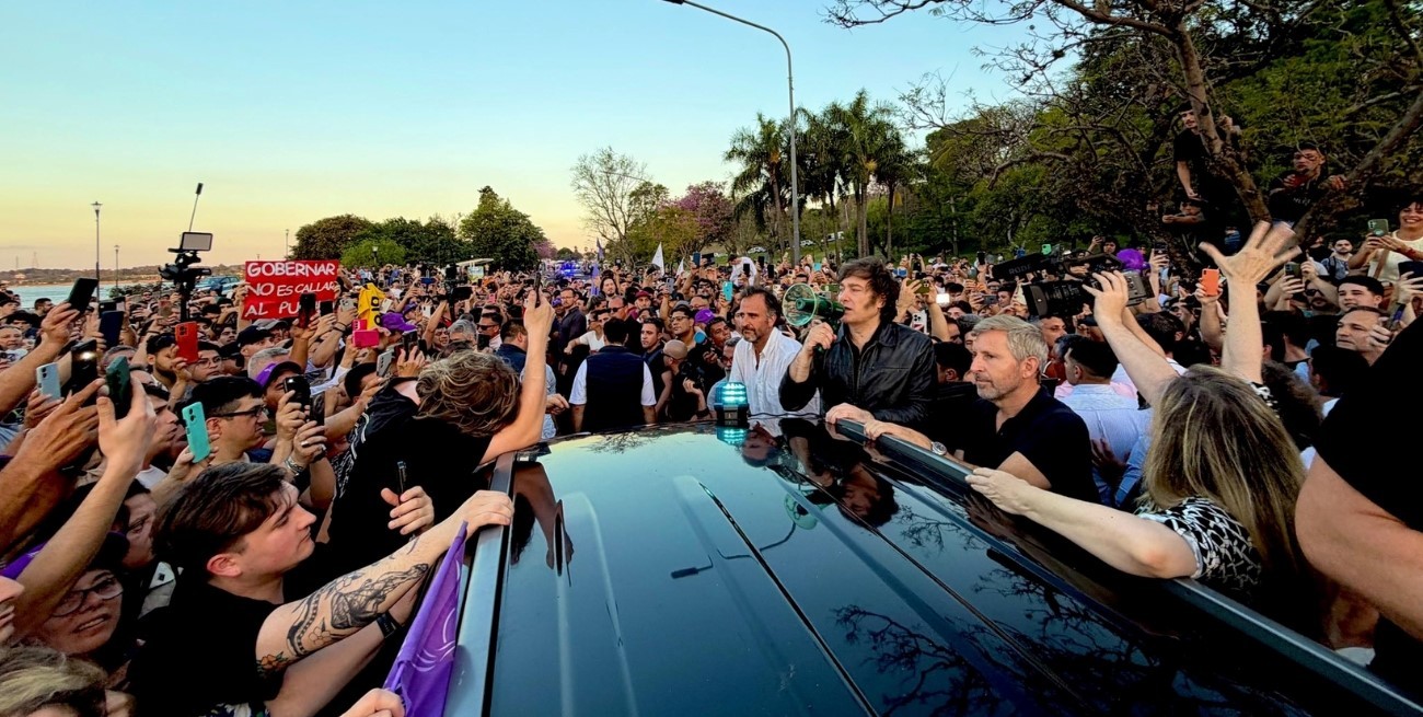 Con un amplio despliegue policial, Milei estuvo en la costanera de Paraná