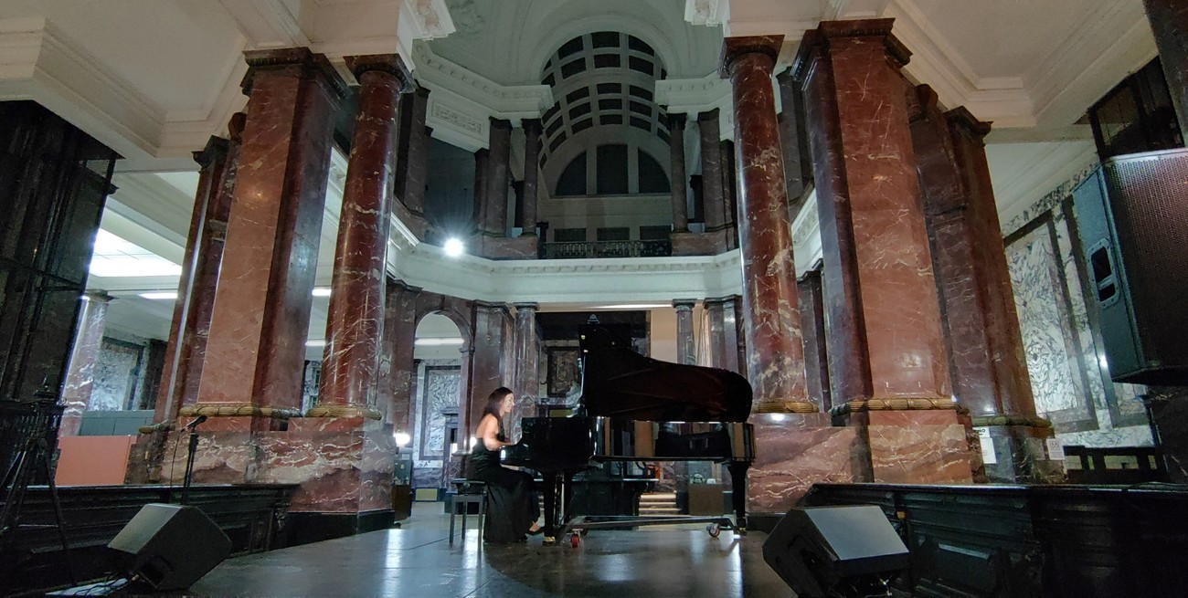 Brillo y emoción: Anna Sarkisova unió a Rosario, Felicia, Pilar y Franck a través de la música