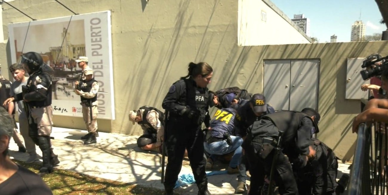 Cinco arrestados por incidentes durante la visita de Javier Milei