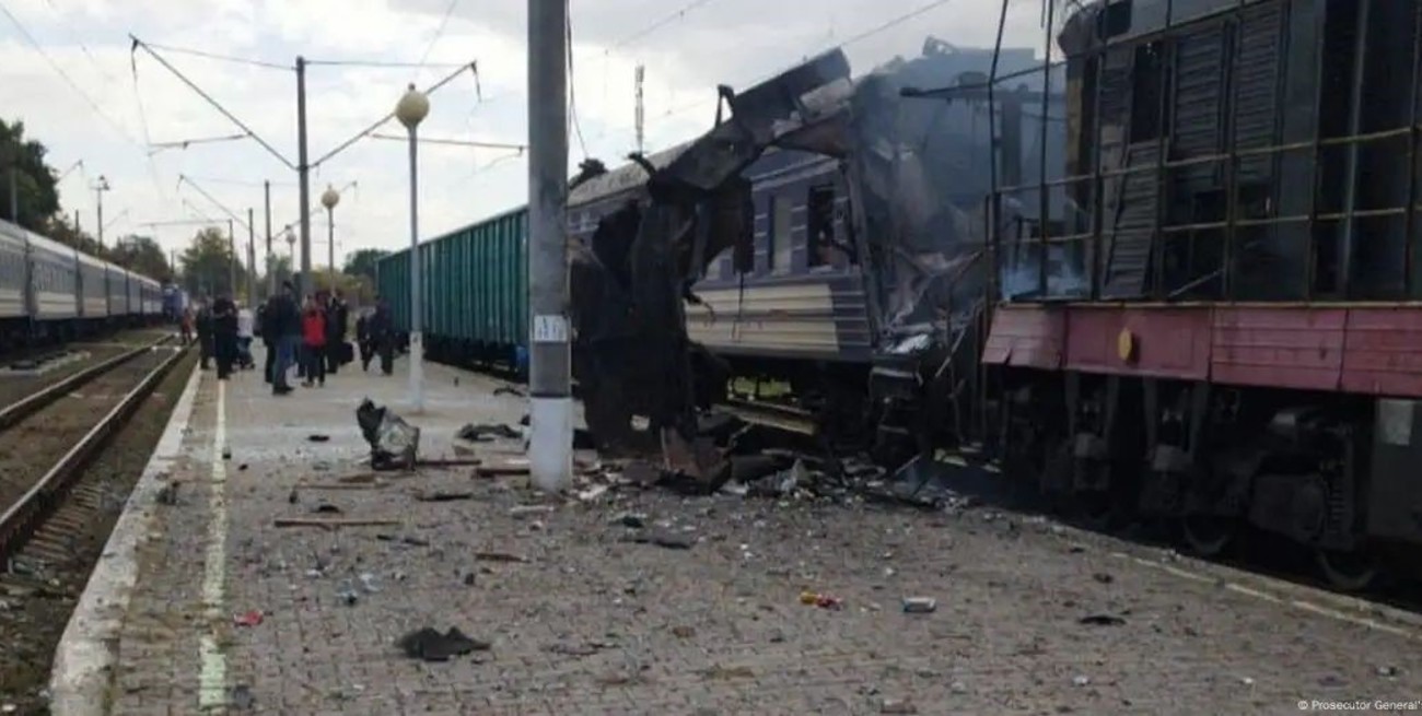 Terror en Ucrania: un bombardeo ruso golpeó un tren de pasajeros en Sumi