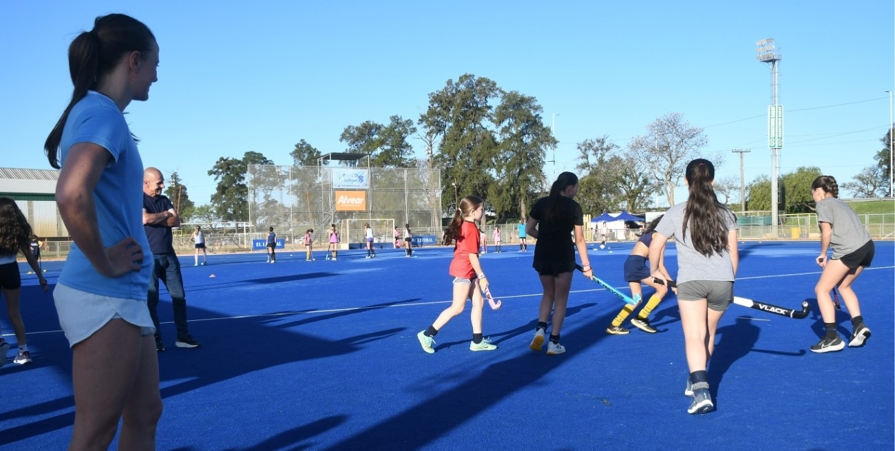 La clínica de hockey de Stefi Antoniazzi vuelve el 18 de octubre al Club El Quillá