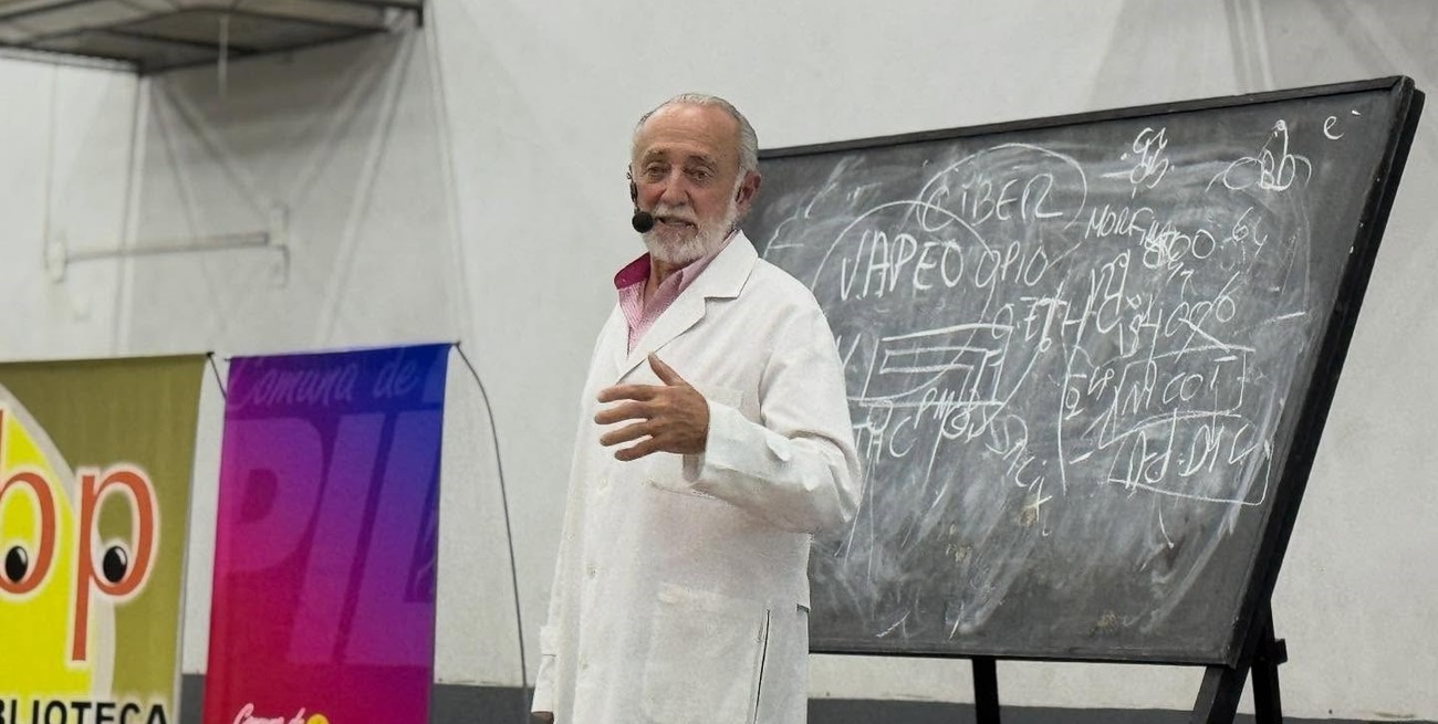 Pilar: el Dr. Miroli disertó sobre adicciones en el marco del 25° aniversario de la Biblioteca Popular