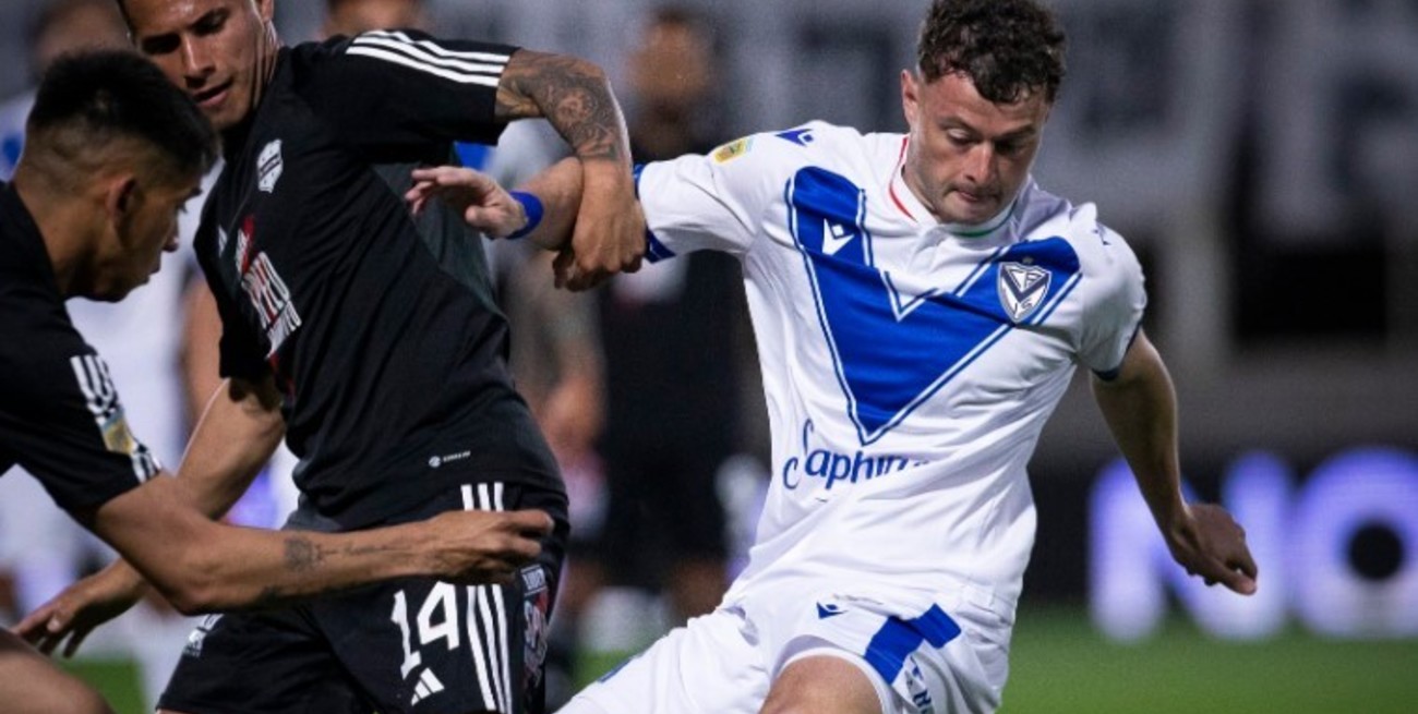 Riestra empató con Vélez por 2-2 y se mantiene en la punta de la zona B