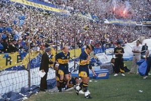 Diego volvió con la 10, un mechón amarillo y la Bombonera de pie.