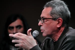 Hago esta salvedad porque en pocos días se define el Premio Nobel de Literatura, en el que, otra vez, Aira está entre sus autores y autoras consagrados.