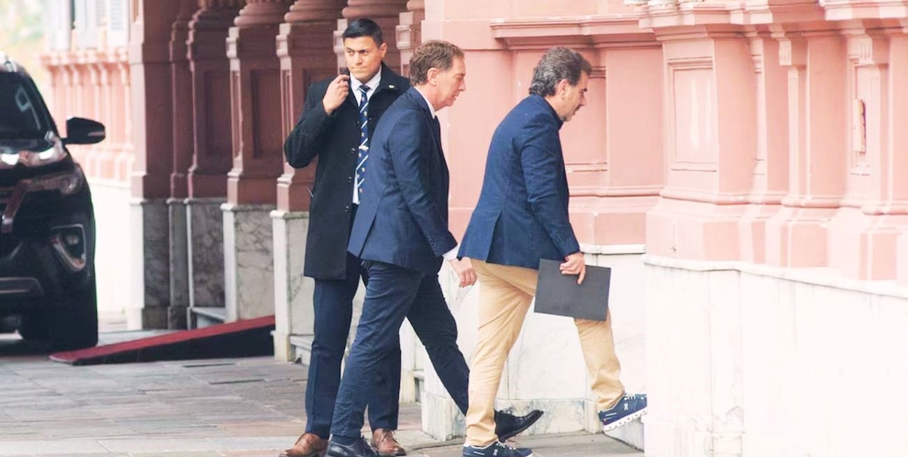 El Gobierno intenta reordenarse tras los embates del caso Espert que lo complica en la PBA