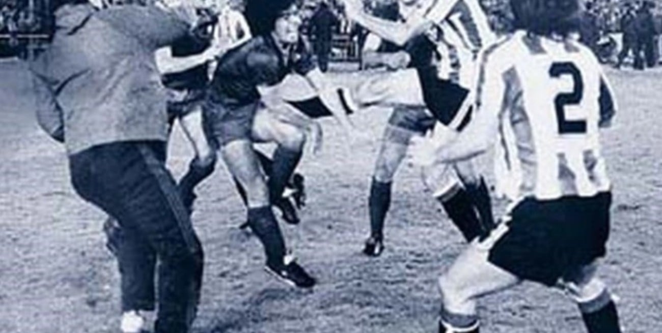 Subastarán la famosa camiseta que Diego Maradona usó durante “la batalla del Bernabeu”