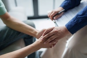 El proyecto redefine el riesgo para internaciones involuntarias, estableciendo un criterio situacional que considera antecedentes y evolución clínica.