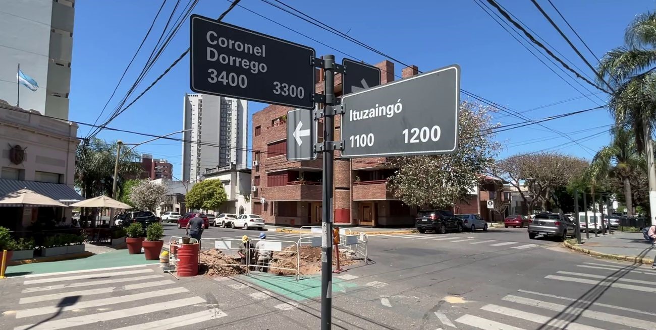 Trabajan en un socavón de barrio Candioti y descartan que haya cañerías dañadas