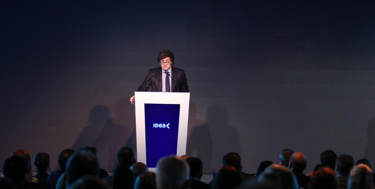 Dejar flotar al dólar o dolarizar… ¿esa es la cuestión?
