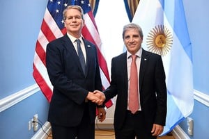 Caputo se reunió con Scott Bessent en EE.UU. tras nuevos elogios al plan de Milei. Hablaron de geopolítica, energía y la situación argentina.