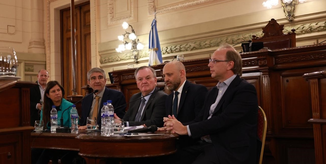 Eficiencia energética para aeropuertos, hospitales y 20 escuelas santafesinas