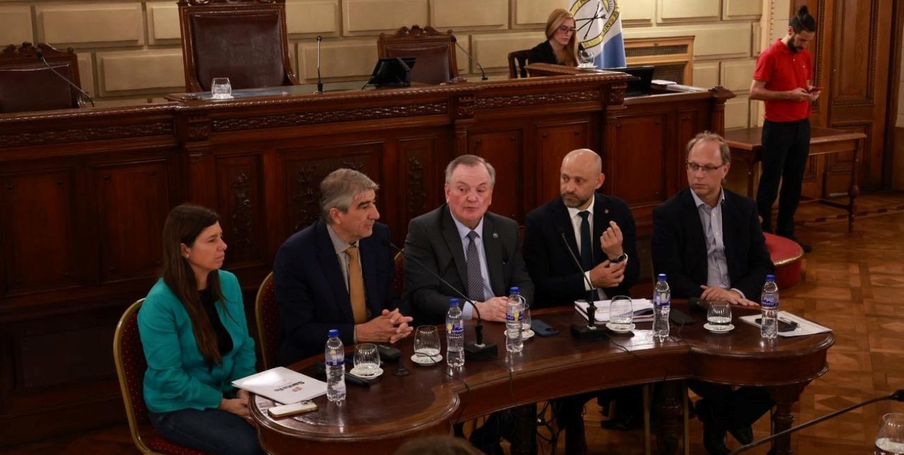 Senadores oficialistas y opositores de Santa Fe reciben a funcionarios de Gobierno, Desarrollo, Economía y Educación