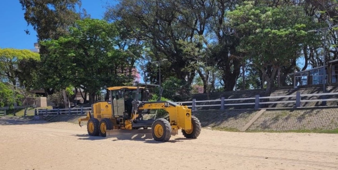 Ponen a punto las playas de Santa Fe y su entorno para el verano