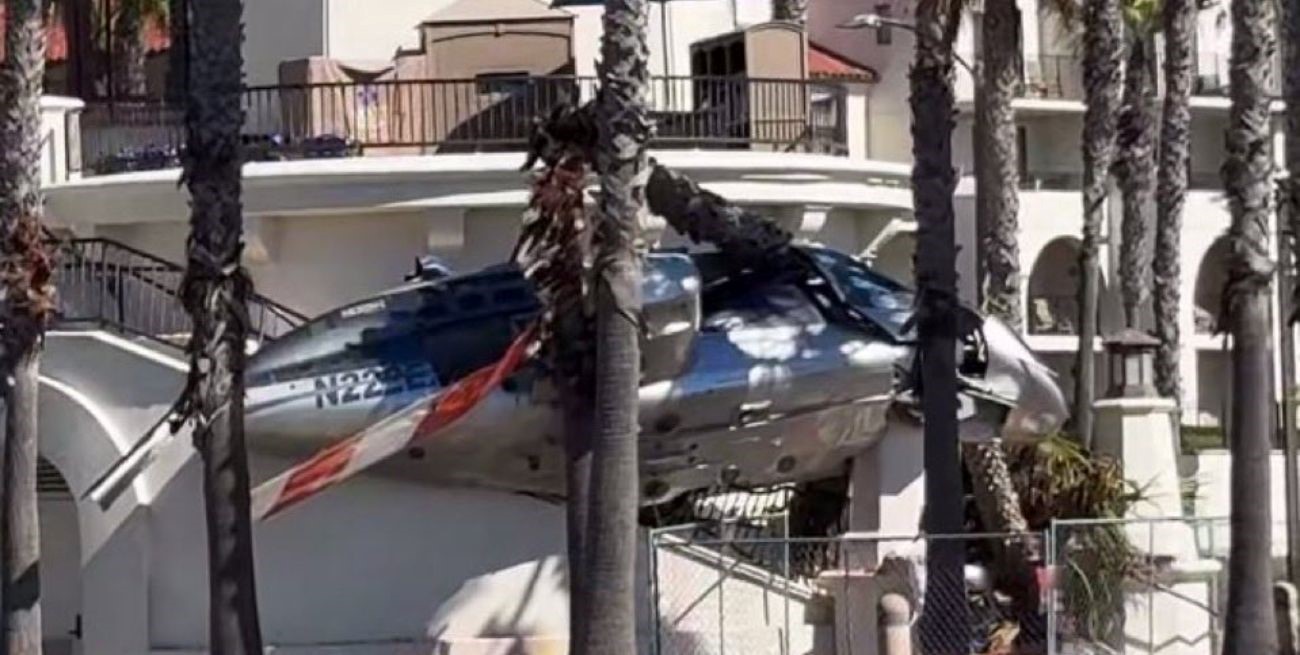 Cinco heridos tras la caída de un helicóptero en una playa de California