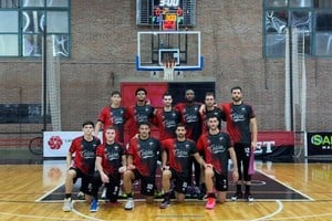 El plantel de Colón que ya trabaja bajo las órdenes de Leandro Spies.