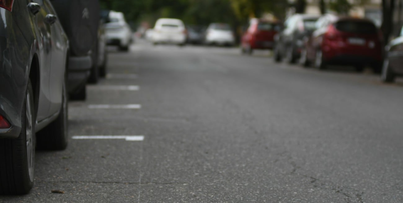 Estudiarán si se puede estacionar sobre ambas manos en unas 250 cuadras de Santa Fe