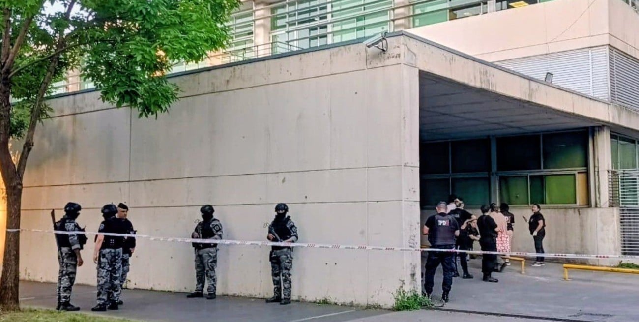 Rosario: atacaron a balazos el hospital de emergencias Clemente Álvarez
