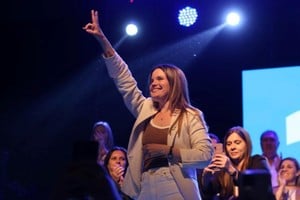 Caren Tepp y Oscar “Cachi” Martínez, señalados en la denuncia presentada por Provincias Unidas ante la Justicia Federal y el Registro de Personas Jurídicas de Santa Fe.