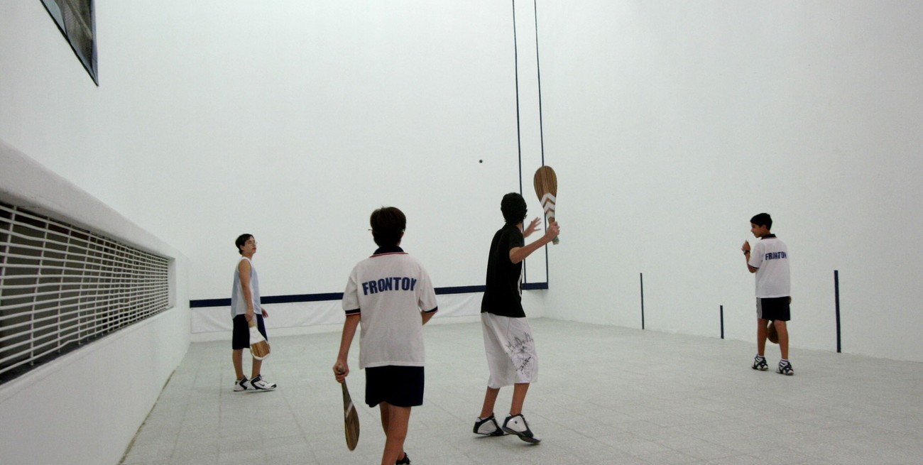 El glorioso frontón del Club Gimnasia y Esgrima de Santa Fe, declarado de interés histórico y deportivo