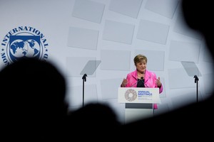 Entre elogios y exigencias, el FMI marcó el rumbo de pretensiones para la economía argentina. Foto: REUTERS / Ken Cedeno.