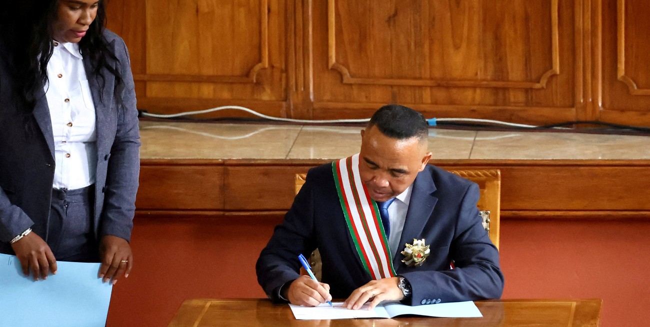 Randrianirina juró como nuevo presidente de Madagascar