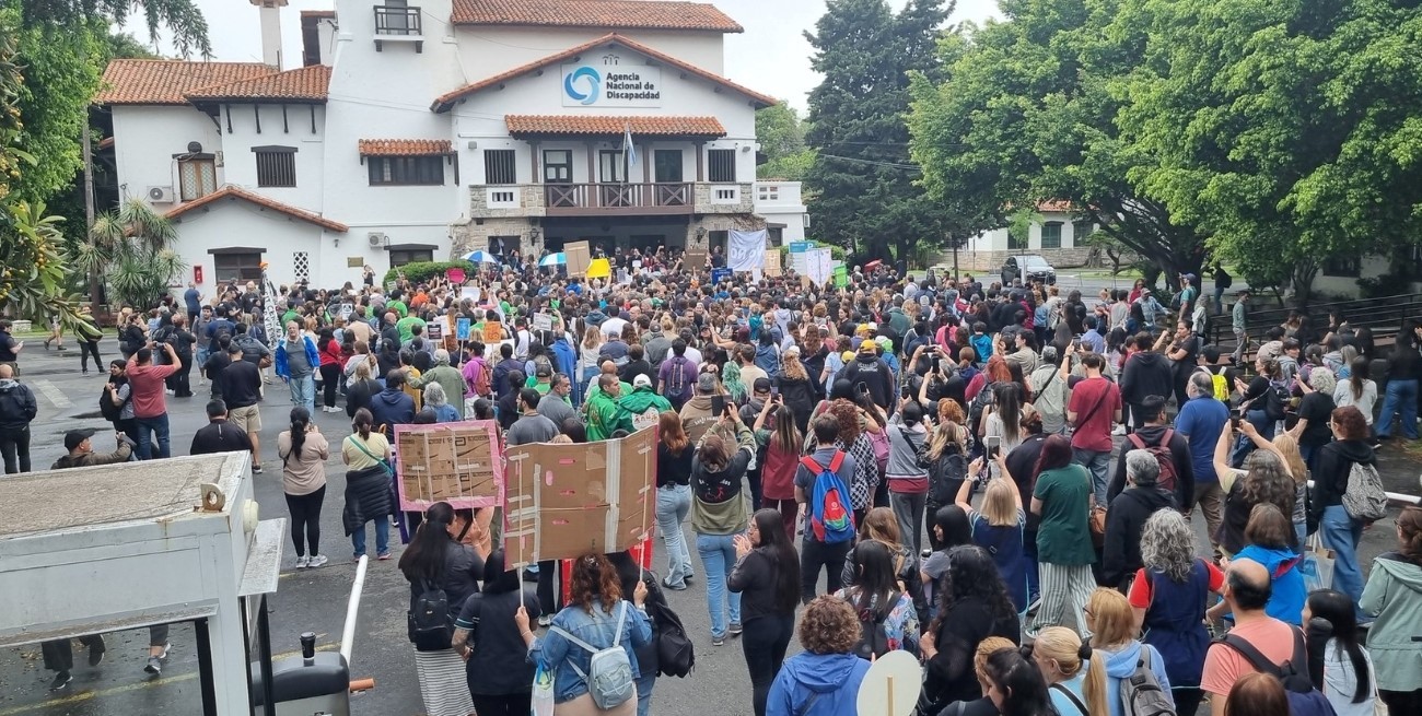 Tensión en la sede de ANDIS: familias y prestadores ingresaron durante una protesta