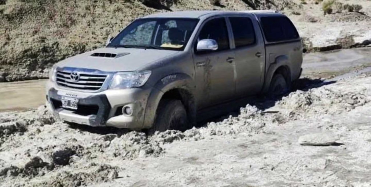 Jubilados desaparecidos en Chubut: encuentran la camioneta cerrada con llave y encajada