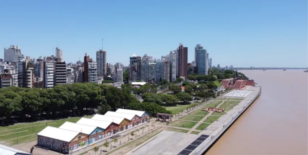 Rosario: investigan muerte de un joven que cayó de la barranca del río 