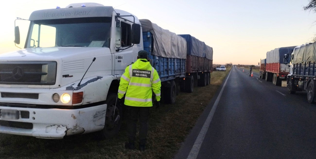 Escándalo en Córdoba: detienen a 23 gendarmes por presunta red de cobro de coimas en puestos viales