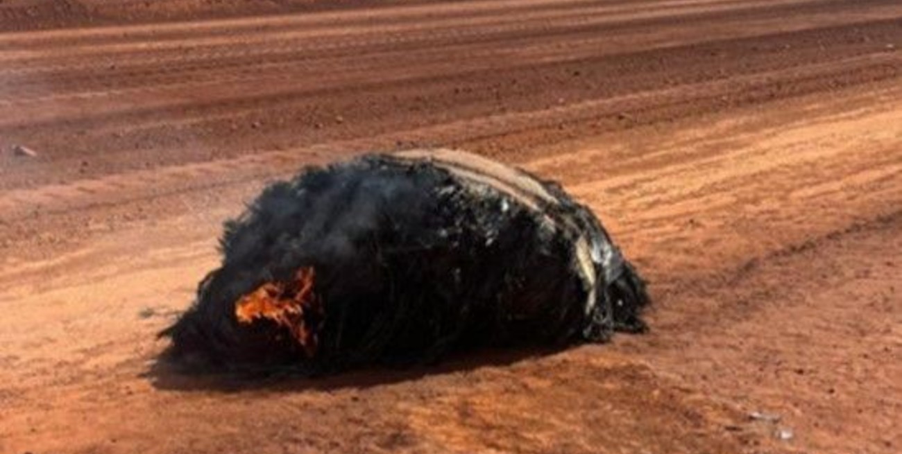 Investigan el origen de extraño objeto en llamas que cayó del cielo en Australia