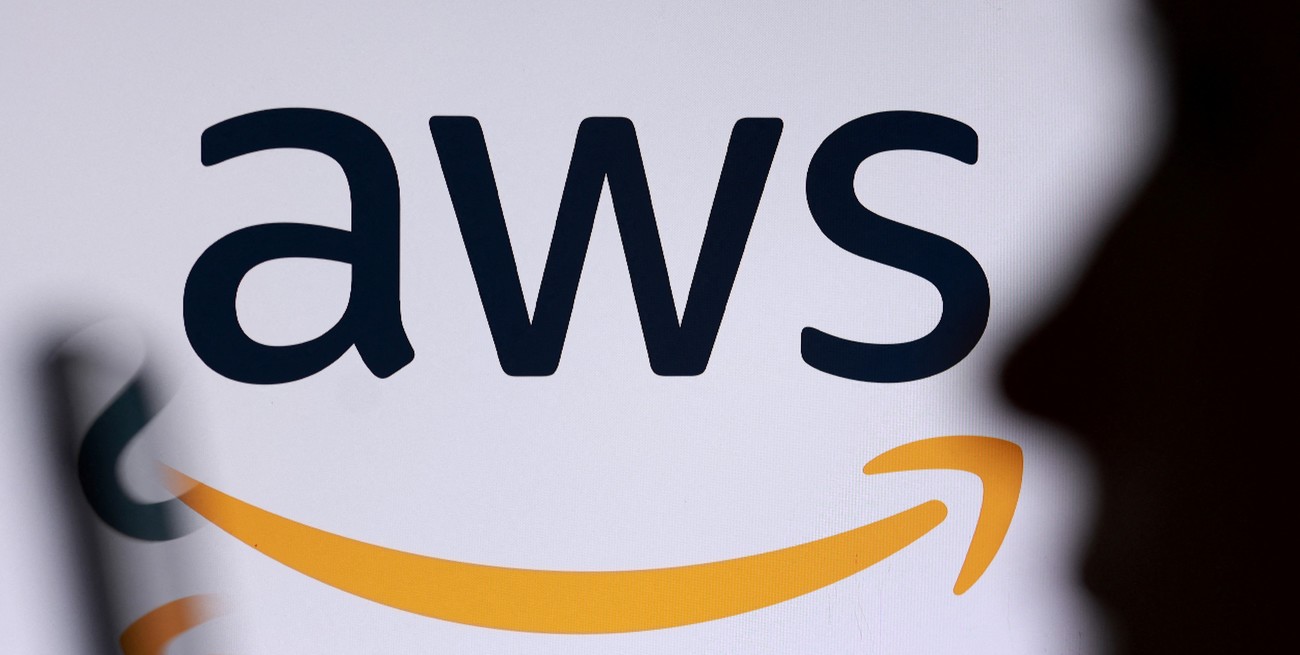 Caída global de AWS: Amazon dice haber resuelto el fallo, pero persisten errores