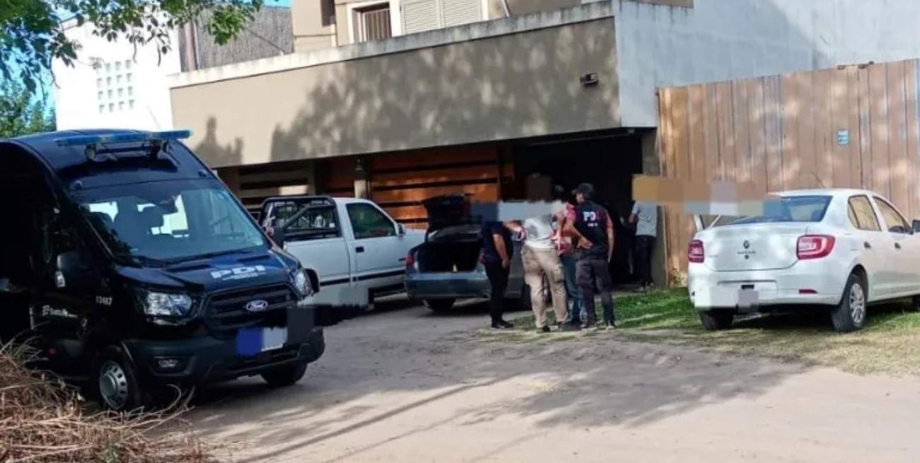 Mató a su pareja y a un amigo, descartó un cuerpo y convivió con el otro cadáver