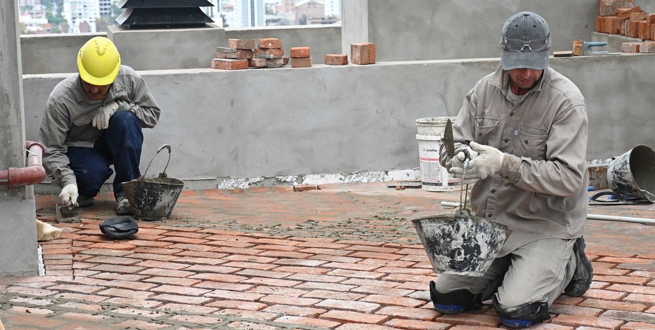 La economía argentina frenó en agosto tres meses de caídas